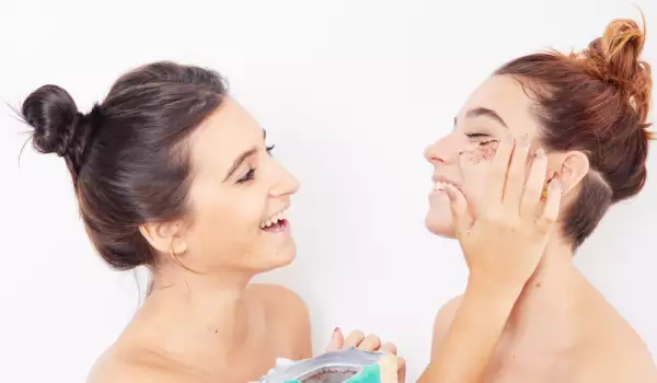 Директно от кухненския шкаф: Лесни трикове за перфектна кожа на лицето