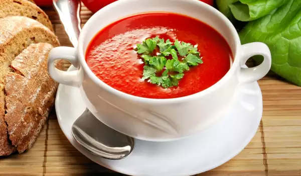 Защо доматената супа е толкова полезна за теб