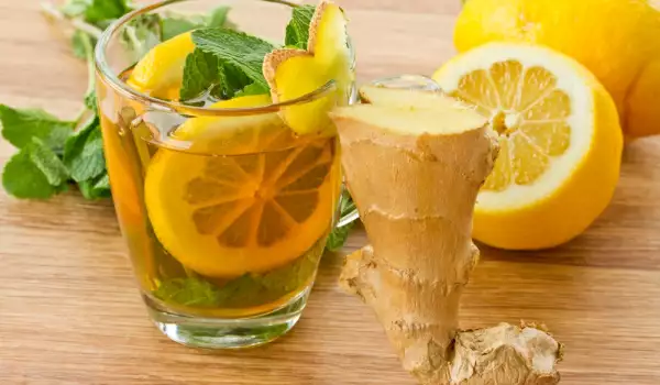 За какво помага комбинацията от джинджифил с мед и лимони?