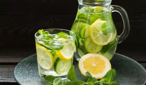 Вода с лимон и джинджифил