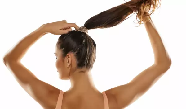 Връзване на опашка на косата