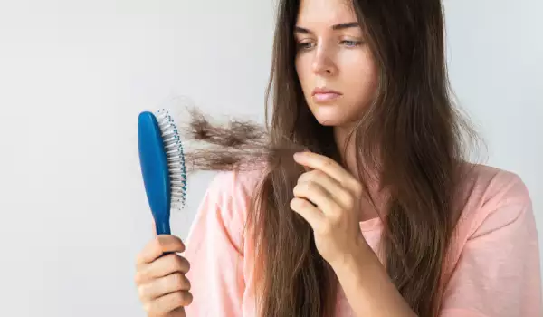 Изберете внимателно четка за лесно разресване на косата.