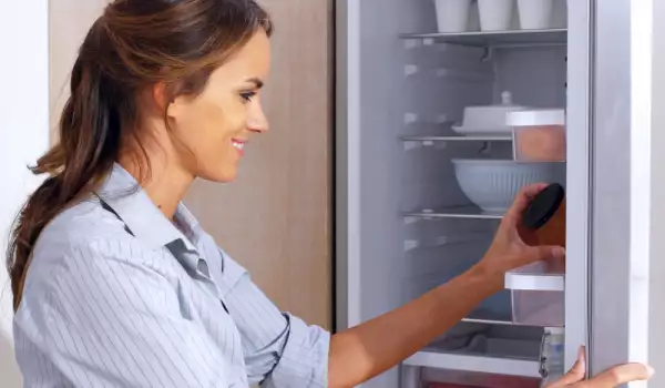 Как да премахнем неприятната миризма от хладилник?