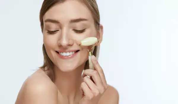 Каква козметика да ползваме при масаж с ролер за лице?
