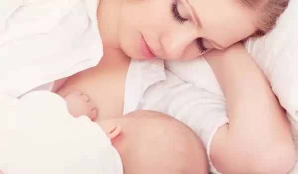 Добавки на витамини и вода при кърмените бебета