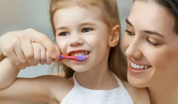 Миенето на зъбите при децата