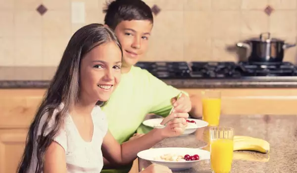 Вярвайте или не, децата могат да ви научат нещо за добрите навици при хранене