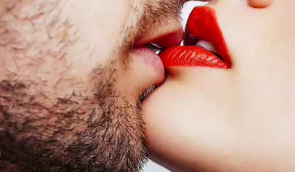 Кои са зодиите, които се целуват най-страстно