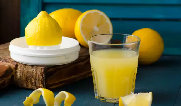 лимоновият сок е средство за разтваряне на камъни в пикочния мехур