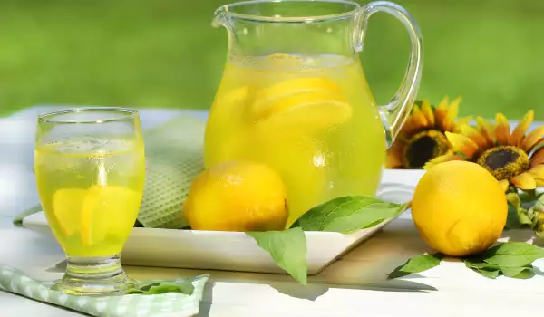 Лимонада и зелен чай помагат в жегите
