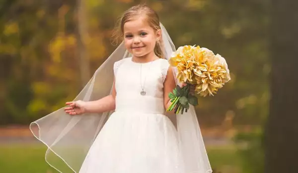 Тази 5-годишна принцеса се омъжи дни преди сърдечната си операция