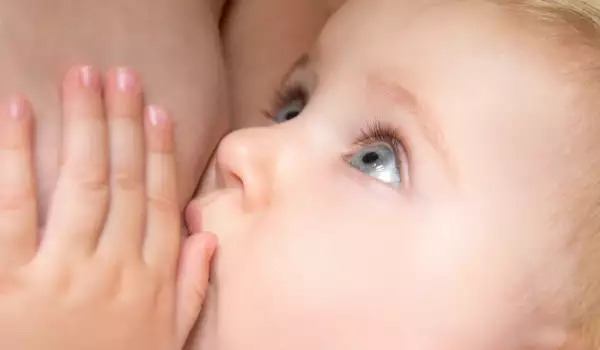 Кърмене на бебето
