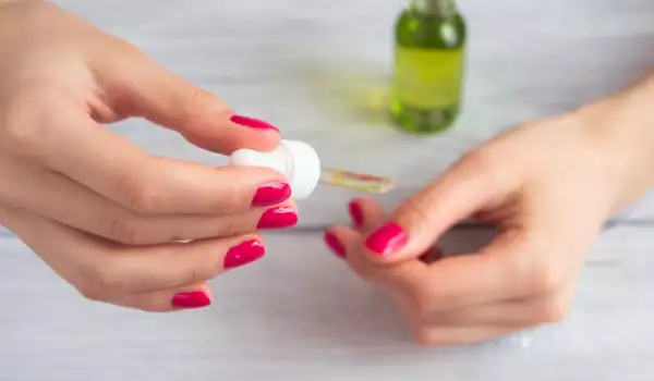 Как да имаме по-здрави нокти с масло от невен