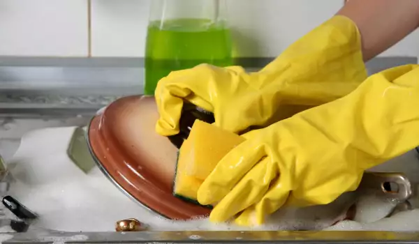 трикове за бързо миене на чинии