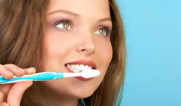 Честото миене уврежда зъбите