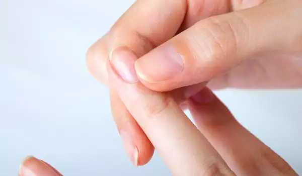 Как правилно да се грижим за кожичките на ноктите