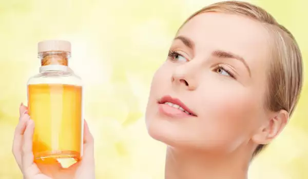 Какво трябва да знаем за измиващото олио за лице