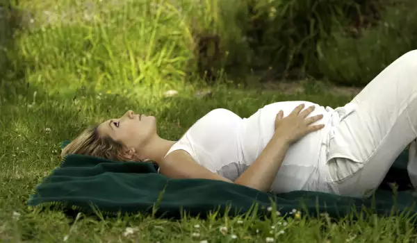 Опасно ли е слънцето при бременност