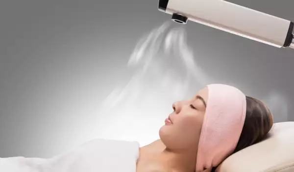 Апаратно почистване на лицето: защо е незаменимо в грижата за кожата?