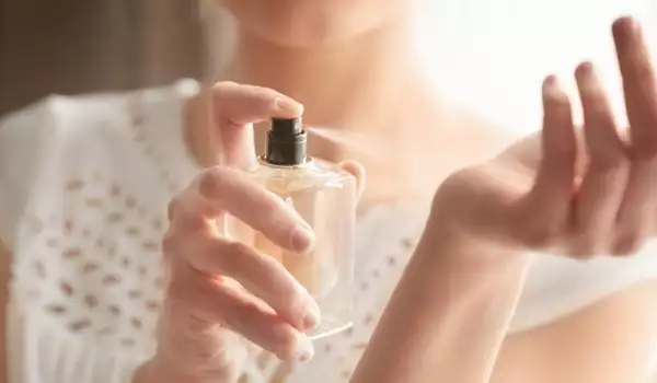 Кои зони се пръскат с парфюм?