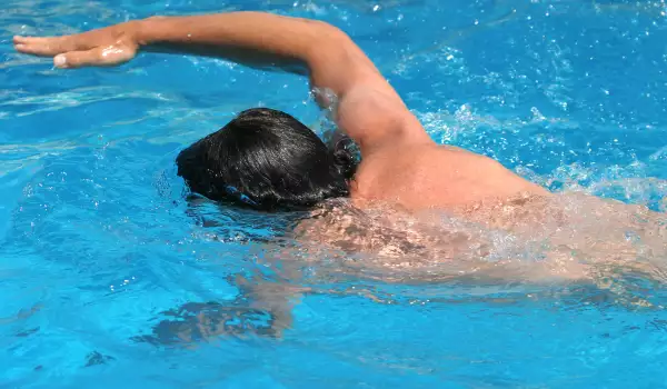 Отслабвайте по-ефективно с плуване