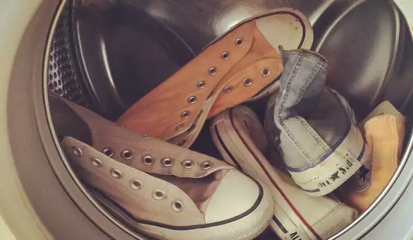 Как да перем обувки в пералня