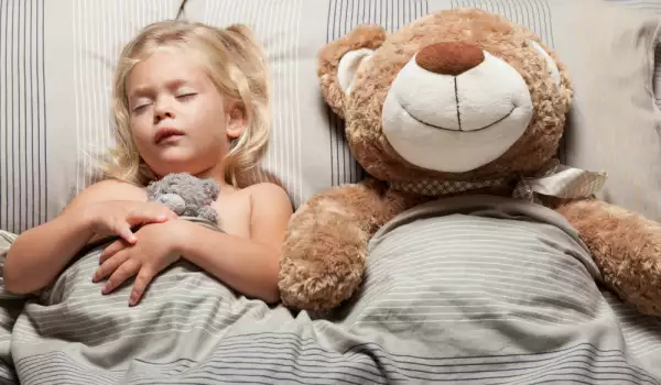 Как да накараме детето да спи само?