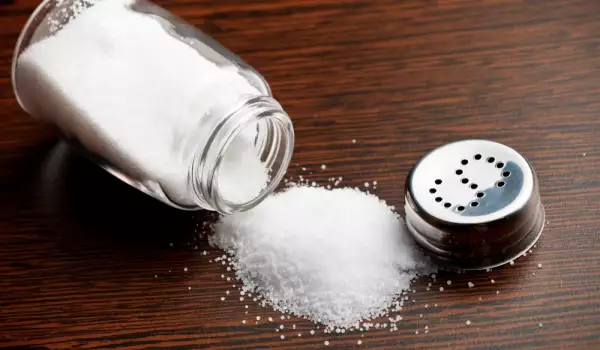 Готварска сол връща младостта на килима