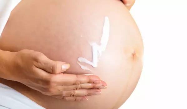 Как да се предпазим от поява на стрии през бременността?