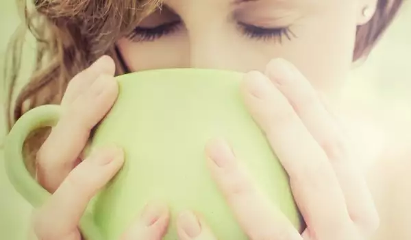 Причините, поради които всяка жена трябва да пие зелен чай