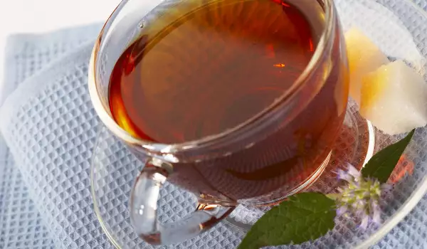 Чай от шипки регулира стареенето на тъканите