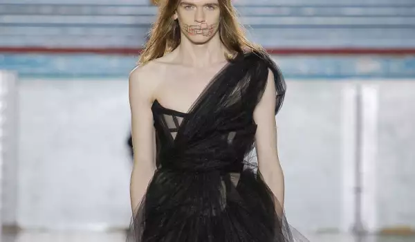 Вивиан Уестууд предизвика фурор по време на Седмицата на модата
