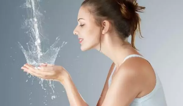 Ето как да променим живота си, като пием само вода
