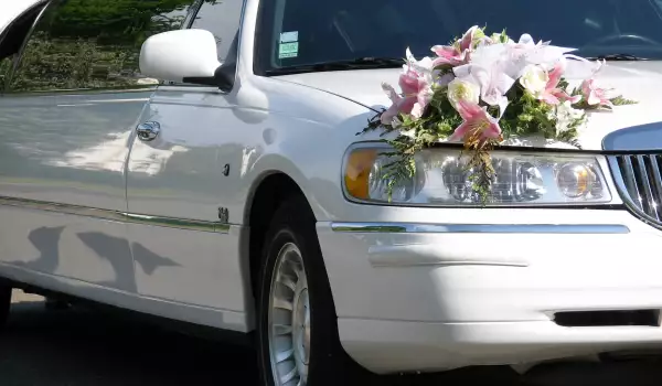 Сватбена лимузина