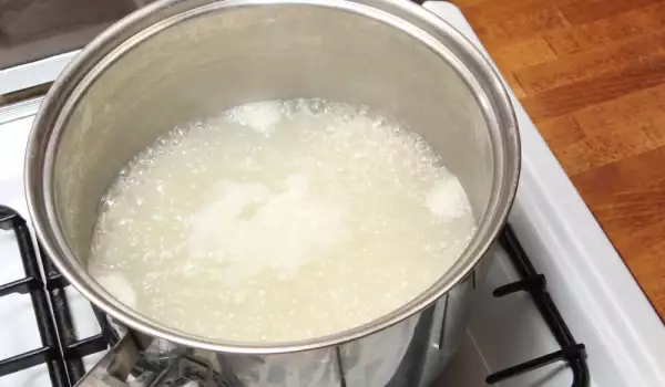 Как да готвим ориза, за да не слепва?