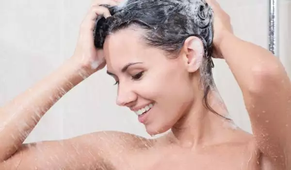 Това са причините за бързото омазняване на косата ви