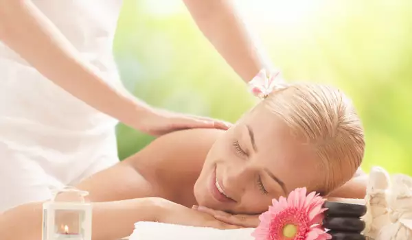Всички невероятни ползи от хавайския масаж ломи-ломи