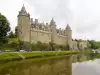 400 старинни кукли пази замъкът Жослен