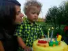 Фолк изпълнители връщат усмивката на болно бебе