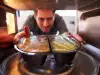 Как да почистим силно замърсена микровълнова?