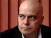 След операцията: Слави емигрира в Монако