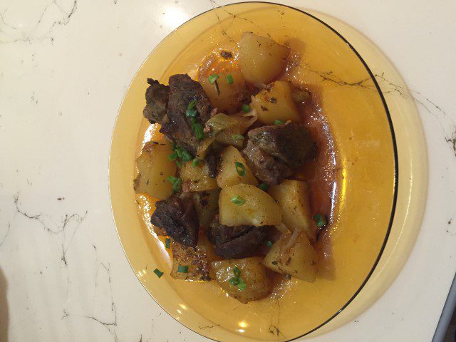 Картофи със свинско и зеленчуци на фурна