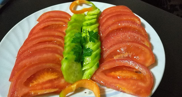 Редена салата домати и краставици