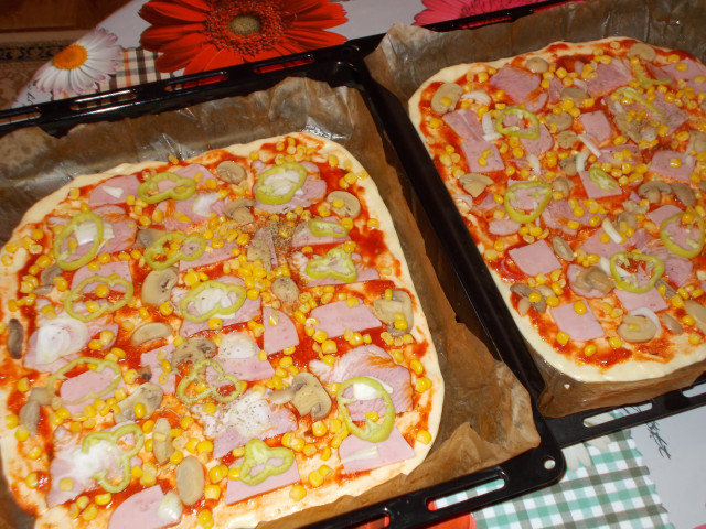 Пица с чушки и царевица