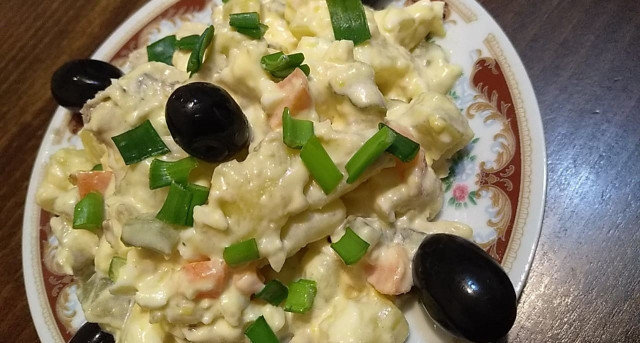 Салата с картофи, пилешко и яйца