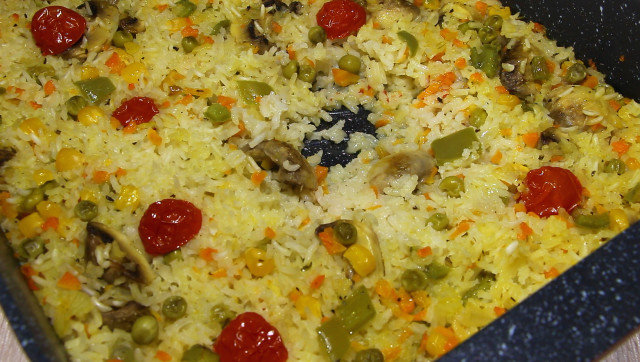 Ориз на фурна със зеленчуци