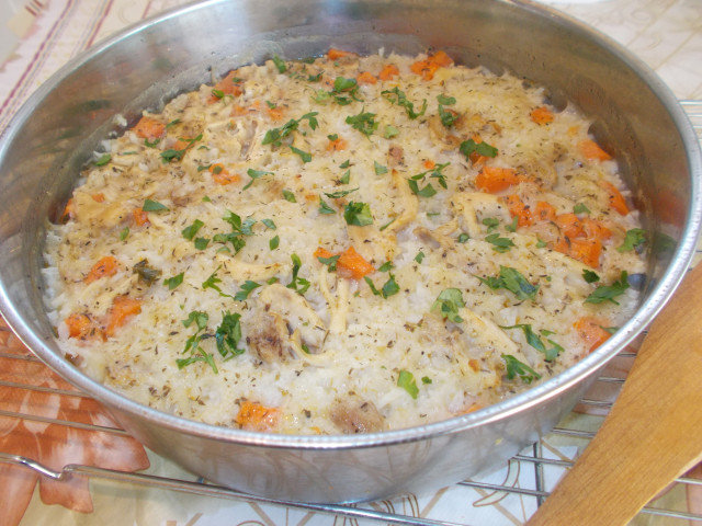 Пилешки късчета с ориз и зеленчуци на фурна