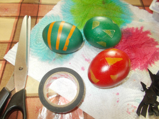 Боядисване на яйца с тиксо
