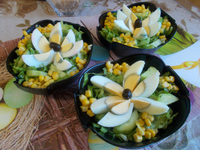 Великденска зелена салата с царевица