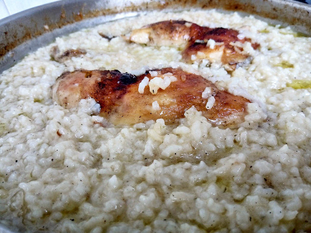 Пиле с бял ориз на фурна